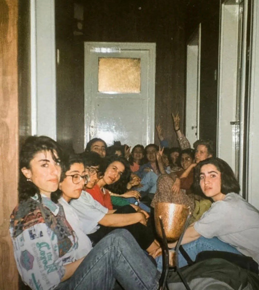 yaltakgurbuz's tweet photo. 2 temmuz 1993'te,33 aydın,dine küfrettikleri gerekçesiyle yakıldı, Deniz Göktaş da,Madımak'ın yıl dönümünde,dini değerleri aşağılamak suçlamasıyla göz altına alındı,Anadoluda bir yerde gösteride olsa Deniz de muhtemelen linç edilmeye çalışılacaktı
Hep diyoruz,Madımak hala YANIYOR https://t.co/q3z6Jc49dA