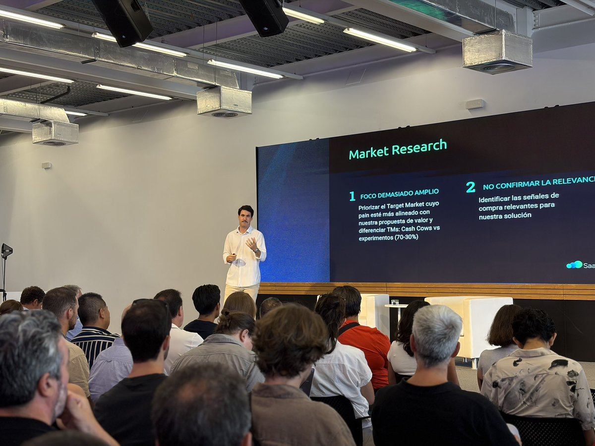 ceeivalencia's tweet photo. @Glovo_ES @Startup_VLC @Inn_Somnia @glovo @draperb1_vc “No poner todos los huevos en la misma cesta también aplica a ventas y marketing”.

Escuchamos a Andrés Crespo, cofundador y COO de #SaaSGrowth, sobre la importancia de diferenciar targets y adaptar los canales para vender mejor.

#FocusPyme https://t.co/Ol1VX1NfWm
