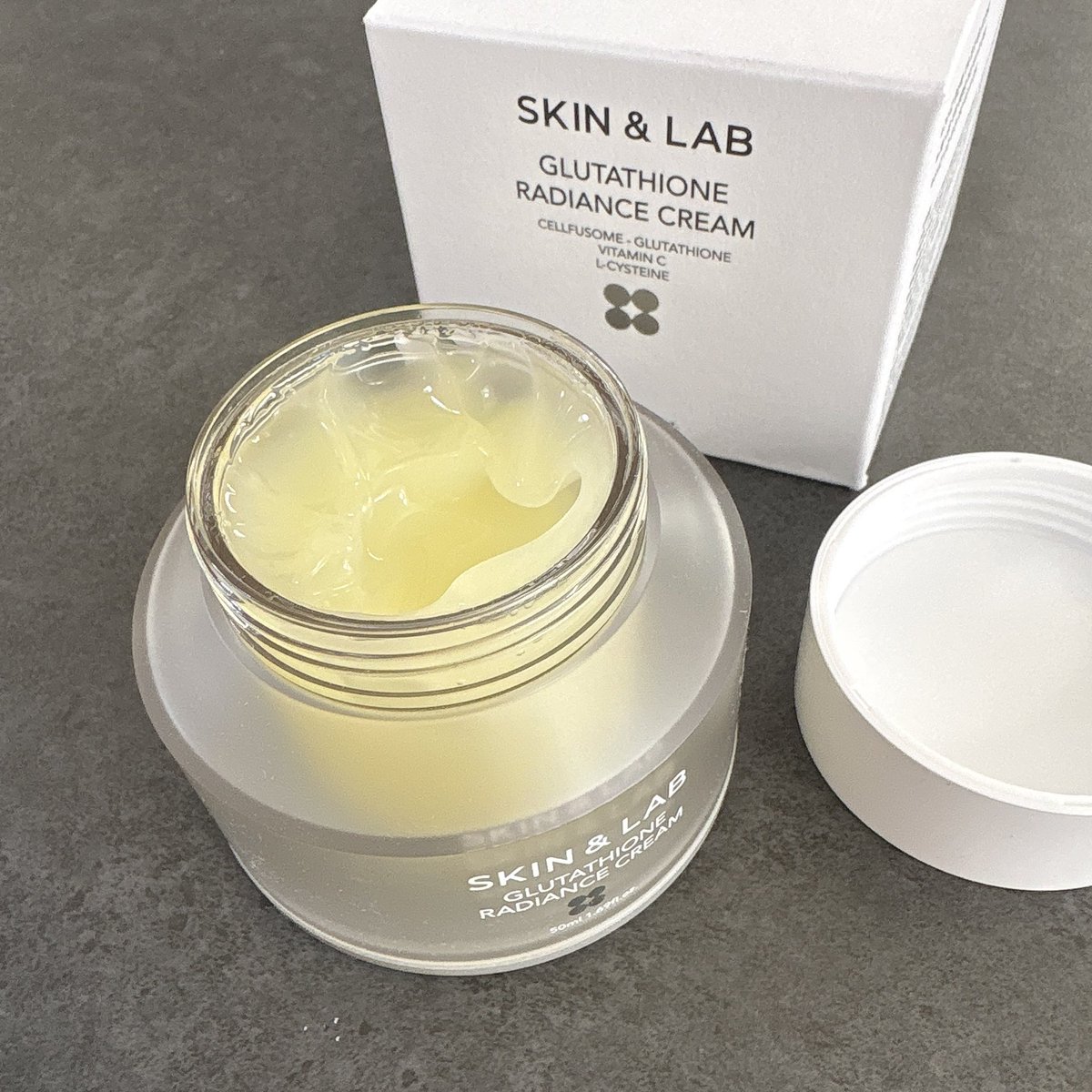 a__cosme31's tweet photo. SKIN&amp;LABさまからいただきました🥣

高濃度のグルタチオン配合ぷるぷるクリーム🫧くすみ、抗酸化ケアにおすすめ◎みずみずしく軽い付け��地なのにしっかり保湿されてメイクノリも良いので、ベタつく夏の時期や朝に使用するのがお気に入り◎

#ガチモニター_スキンアンドラブ https://t.co/WUG0kx04ur