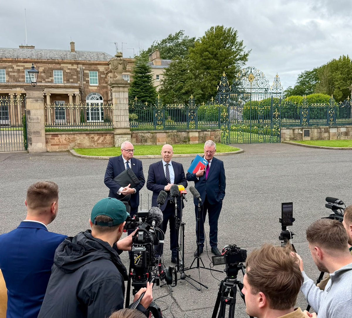 uuponline's tweet photo. Today at Hillsborough Castle, we are meeting the Secretary of State and the Chief Secretary to the Treasury 🤝 

Our message is simple: Northern Ireland deserves a fair deal and better delivery.

We are here to fight for proper funding for our public services, our schools and our hospitals.

But this isn’t just about more money. It’s about better government here. That means cutting waste, spending wisely and growing our economy.