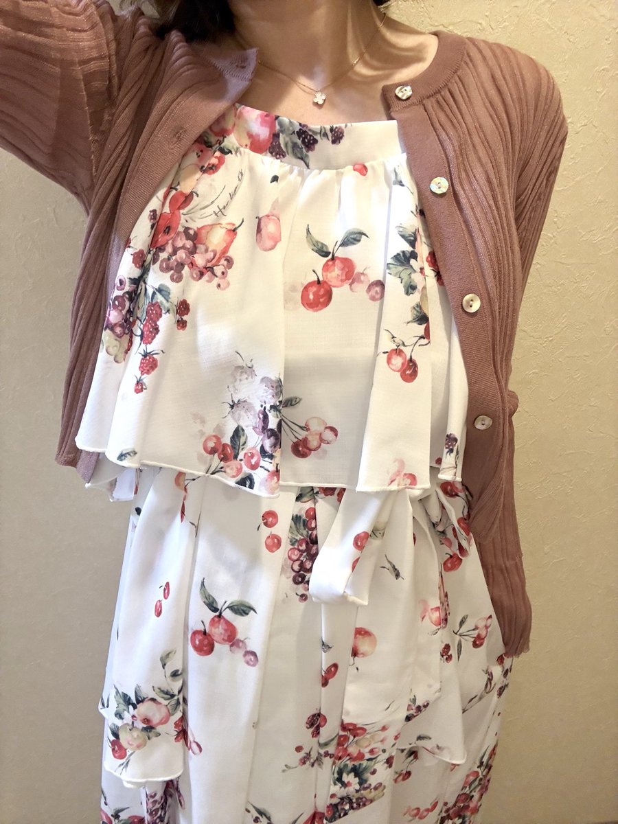 Berry Garden Tiered Dress (white)の羽織もの、Shimmer Knit Peplum