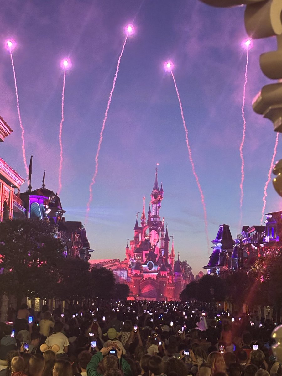 OMAParis2026's tweet photo. Back on the road to Calais and still reminiscing about our magical day at Disney yesterday🥲 https://t.co/N2GqS76OA6