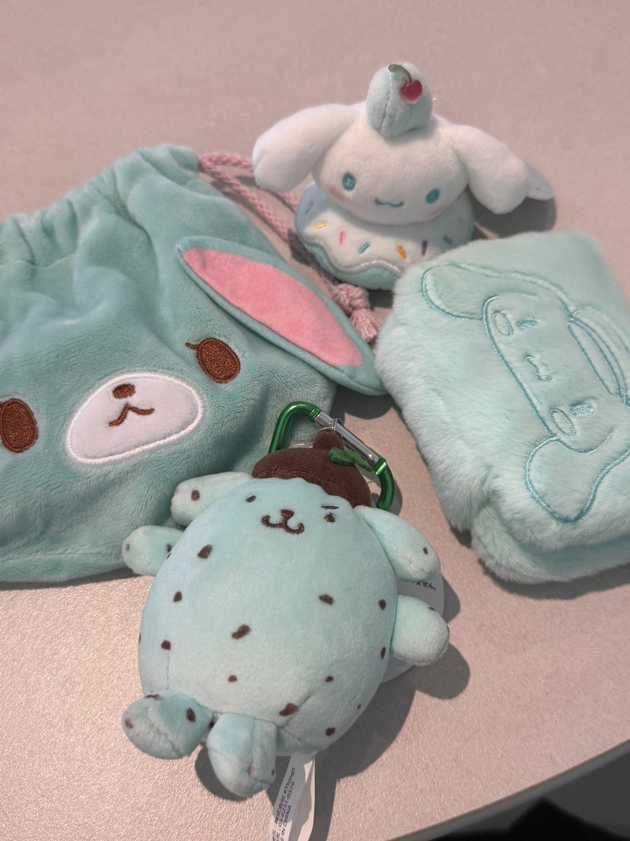 mintsxuiee's tweet photo. 민초뽐뿌 진짜 말랑해요.. 인형이 아니라 말랑이임 걍..... https://t.co/icX56Jgql2