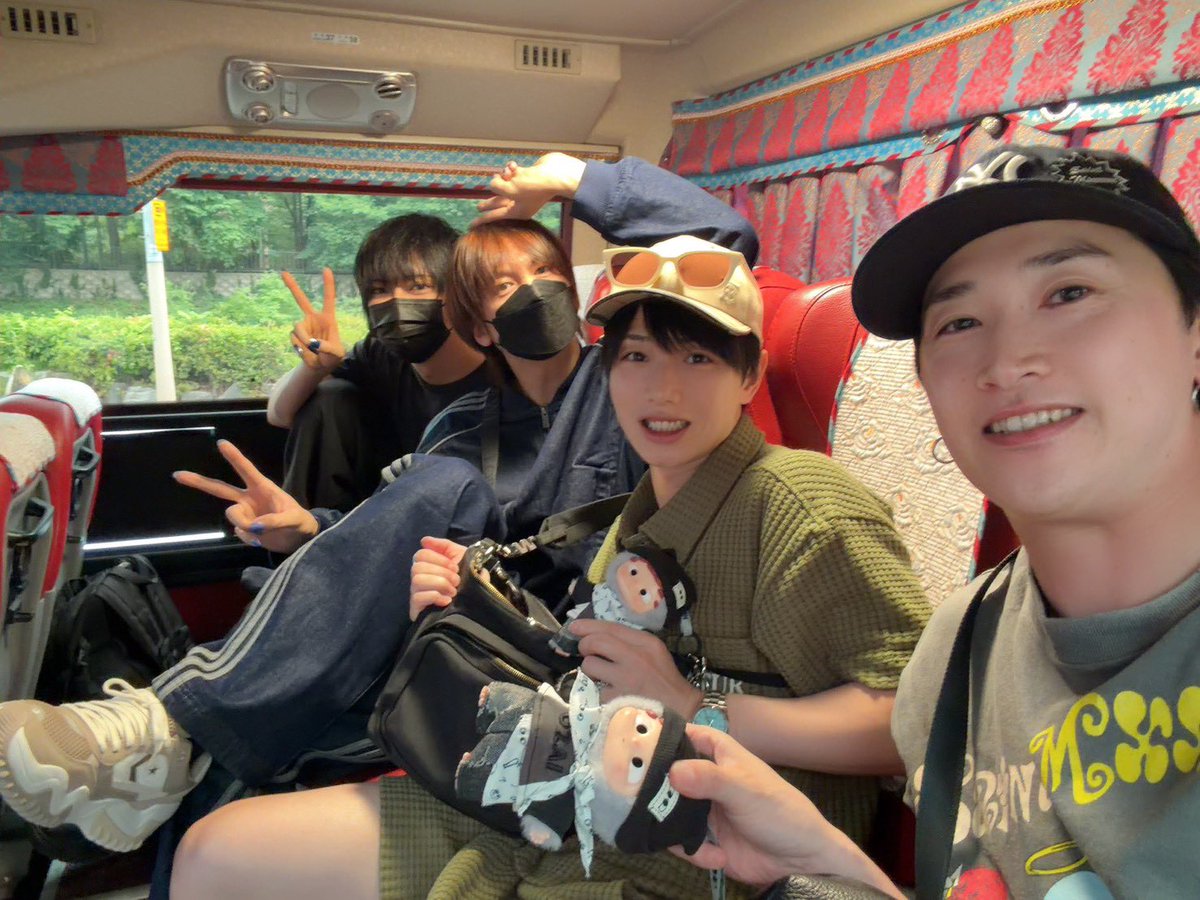 shun1waffle's tweet photo. 韓国楽しんだよ🇰🇷
ありがとう
ワトウィンポーズして颯も連れて行った気になってるよ

また来れますように https://t.co/9K8kDSwhRx