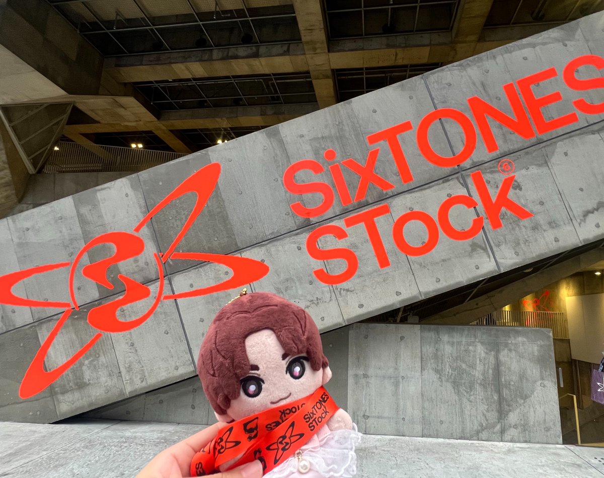 taigamochi174's tweet photo. ストスト行ってきた！
ある程度余裕持って回れて自分的には満足☺️
初日から膨大な情報をまとめてレポしてくれた先人たちのおかげ😢✨感謝🙇‍♀️
私もレポに助けられたので主観ではありますがALTにレポと感想のせます☺️
大我くんQRの場所などはわかる範囲ですがお伝えできるかと思います🐹
#SixTONES_STock https://t.co/U8zy8pY87P