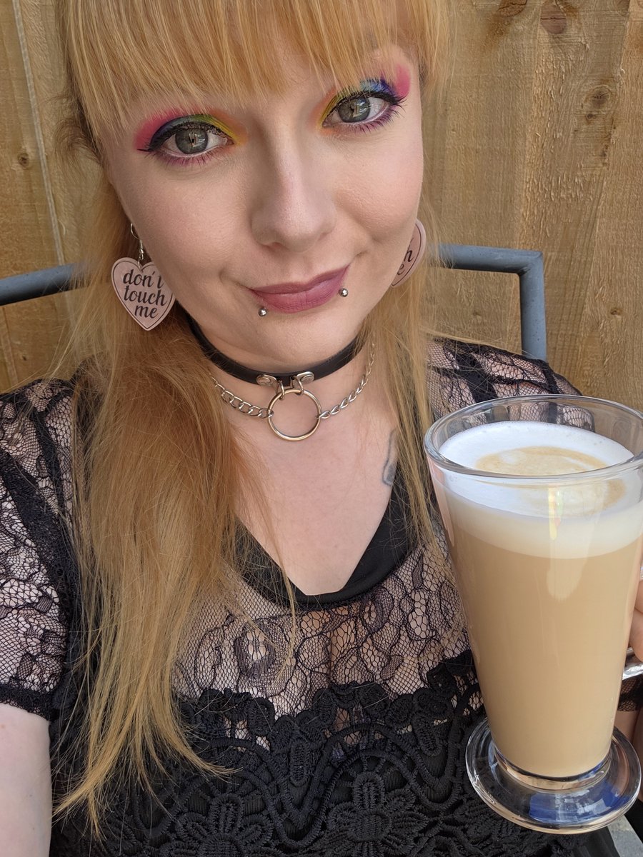 HexandHavoc666's tweet photo. All thats missing is a head between the thighs 🙃 a girl can dream #goodmorning https://t.co/z0ULlgrYUJ