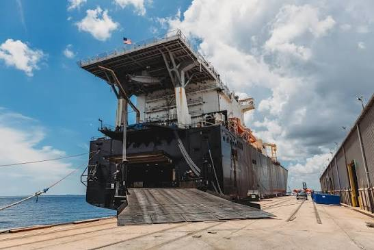 Flightwatcher1's tweet photo. El Buque logístico de la #USNavy USNS SGT.WILLIAM R.BUTTON ha zarpado de Jacksonville🇺🇸 con rumbo sureste, se encontraba hace 17 horas al norte de las Bahamas.
Formará parte de la ayuda a Venezuela?🤔
#SOUTHCOM #Venezuela https://t.co/8CpAPWOAwv