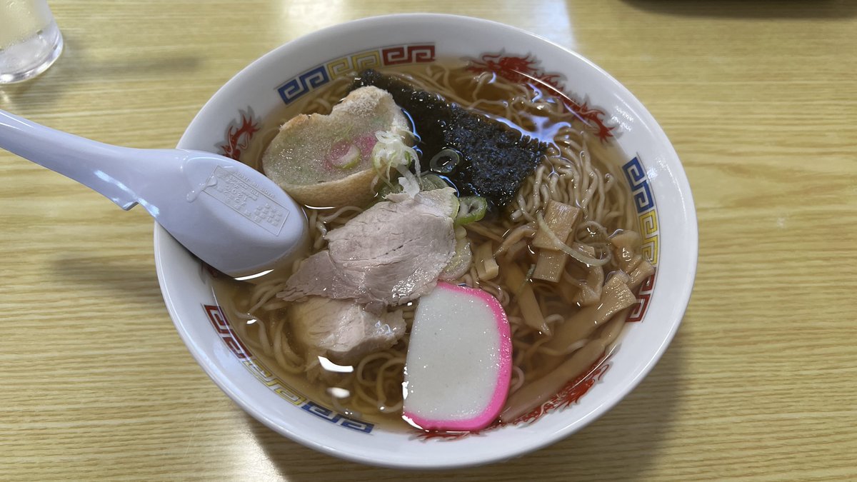 show2019tv's tweet photo. なす兄さん！
初めての十文字ラーメン🍜
食べまて来ました😋
秋田県横手市十文字町
ここは中華そばの聖地と岩手県でも
昔から言われており
気になってました！
なんと！
このご時世で中華そば500円
行列絶えない訳が分かります！

https://t.co/QDpzlViRYB
YouTube配信してますので見てね↑
#らーめん https://t.co/lB0LLgMhWs