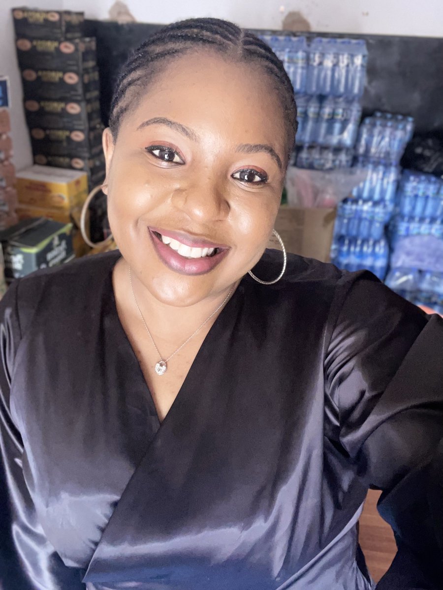 steetechie's tweet photo. I make ordinary days feel beautiful! 
Happy new month frienddssss (say it back)

Btw check out my pinned post 😁 https://t.co/rFo7UGApBC
