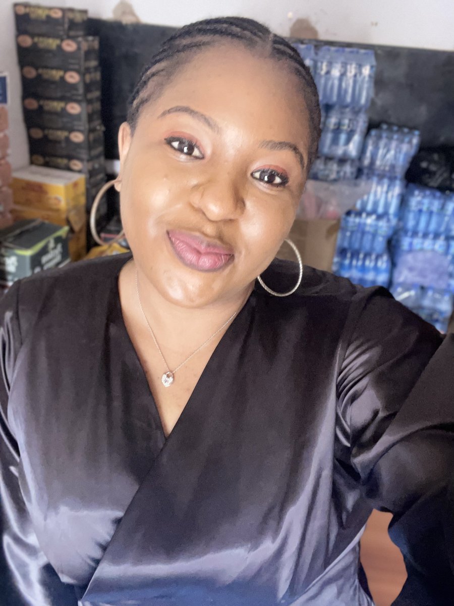 steetechie's tweet photo. I make ordinary days feel beautiful! 
Happy new month frienddssss (say it back)

Btw check out my pinned post 😁 https://t.co/rFo7UGApBC