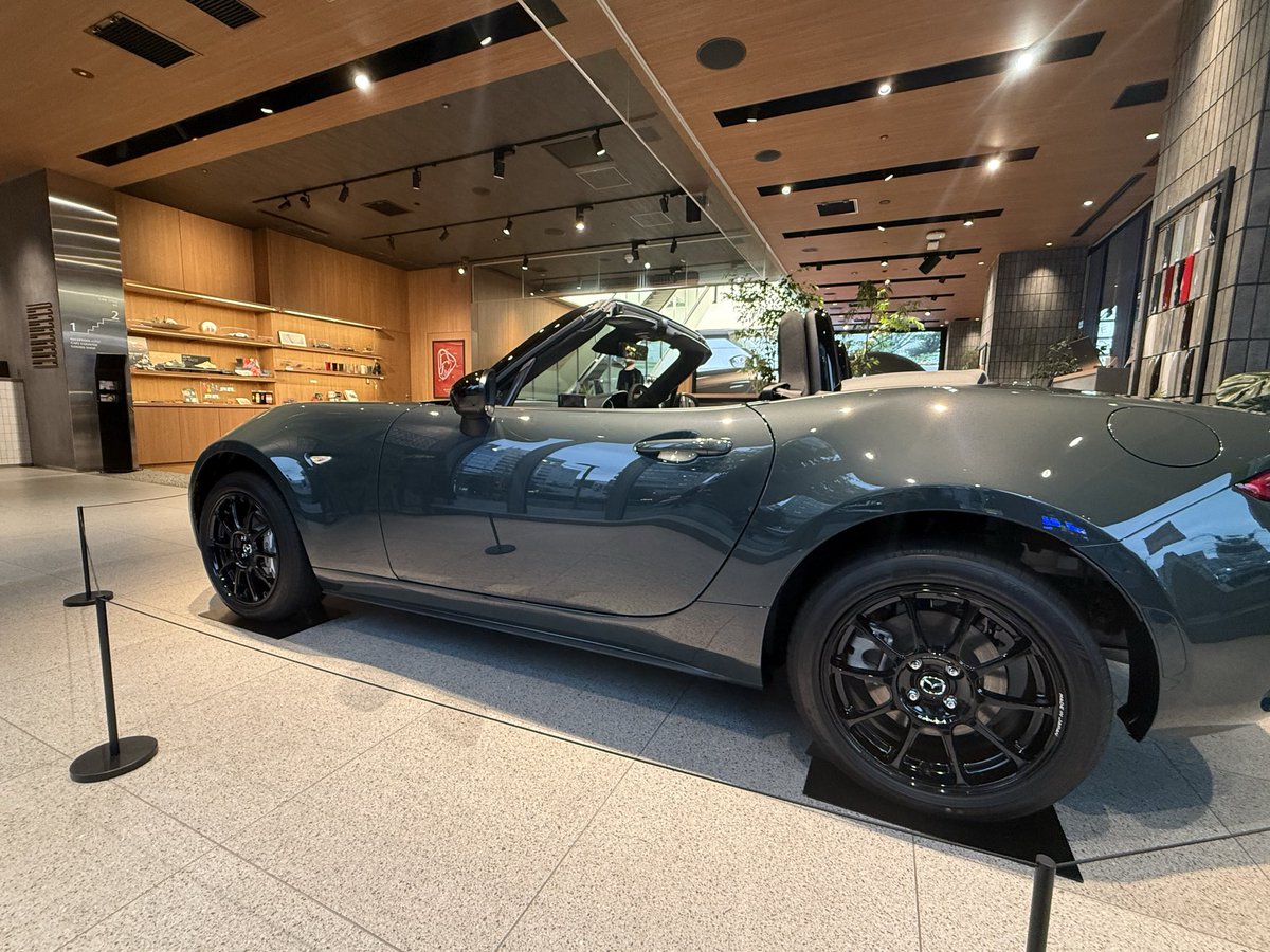 エメラルドスフィア♡♡1点限定No.2578 MAZDA TRANZ AOYAMAでジンクグリーンメタリック実車見てきた 写真で
