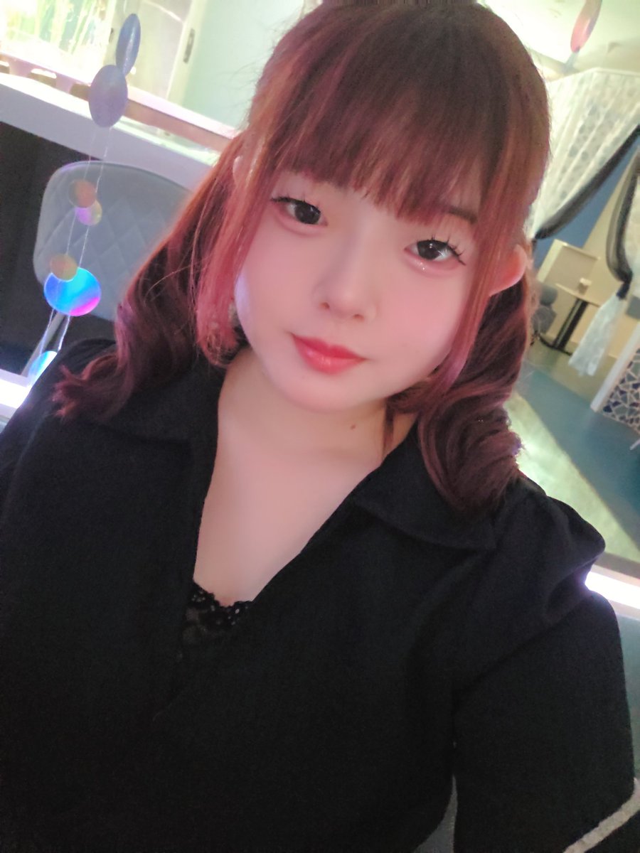 iori_gotanda's tweet photo. 23:30までいます！
湿気で髪がぁぁ😭😭😭😭

#五反田 #ガールズバー #ガルバ #ラウンジ
@moana_gotanda https://t.co/G4boiA5Ta5
