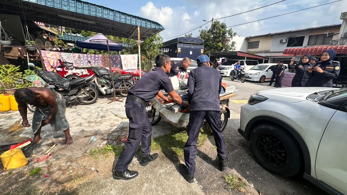 altimet's tweet photo. Hari ini Penguatkuasa @mp_ampangjaya telah menjalankan operasi atas aduan penempatan Rohingya di Kg Tasek Tambahan, Lembah Jaya, Ampang. 

5 motorsikal/basikal & 1 lori disita atas pelanggaran beberapa peraturan. Terima kasih MPAJ sbb ambil tindakan love u deep deep. #HariHariLembahJaya