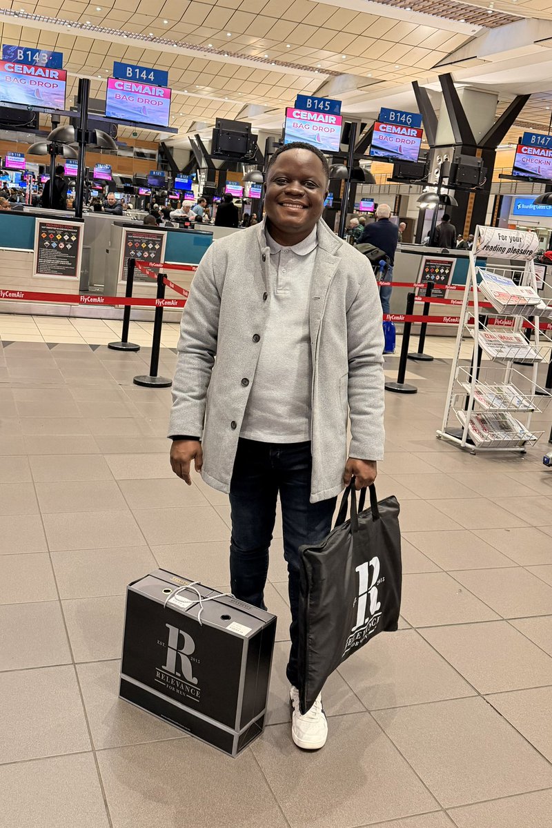 Mandla_MaWine's tweet photo. Uber is here let's go! ✈️ 

@TshepoTsala 🪡 🧵 👞 https://t.co/vI4kjP39YL