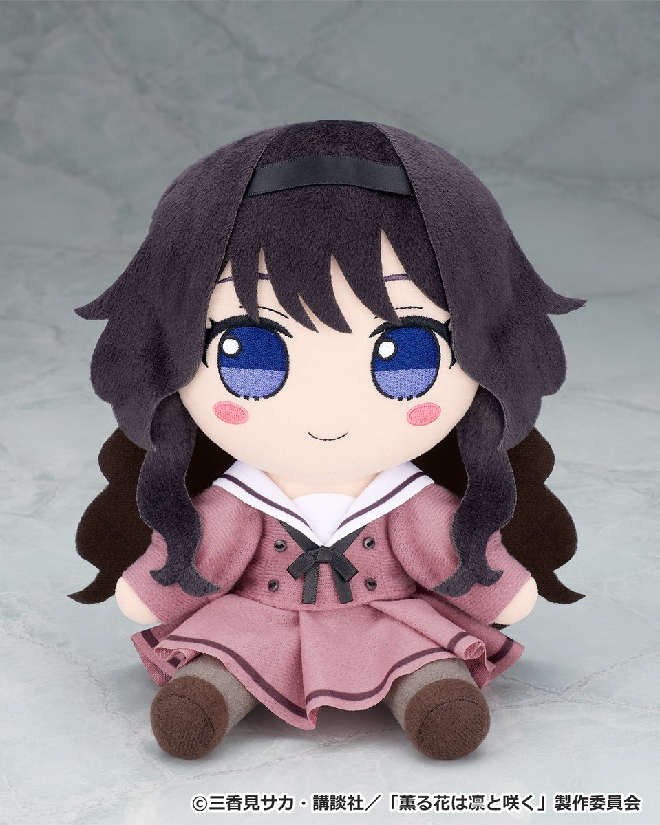CloverWorks's tweet photo. 【商品情報】
TVアニメ「#薫る花は凛と咲く」の和栗薫子が、制服姿のぬいぐるみになって #ふもふも シリーズに登場！
#CloverWorks より、本日7/3(金)から予約受付スタートです🌸

詳細はこちら👇
https://t.co/QgrddFeCBp

（ぬいぐるみ製造協力：大網株式会社・株式会社Gift）

#薫る花 #Fumo https://t.co/0IIWbaqLAU
