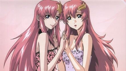 otachu_akiba4's tweet photo. 「みなさぁ～ん！ラクス・クラインでぇ～す♡」
本日7月2日は機動戦士ガンダムSEED DESTINYから登場する、
多くのガンダムファンが魅了された大人気アイドル
ラクス・クライン。ではなく！！

ミーア・キャンベルの誕生日でございます！！

第二次ヤキン・ドゥーエ戦の後に表舞台から姿を消していたラクスに代わり、デュランダルに用意された替え玉。綺麗な歌声で市民の心を掴む完璧で究極のアイドル

替え玉としても、そっくり過ぎるだろ……。
本物かな？(錯乱)

ちなみにうp主がエクバで使用しているナビは、ずっとミーア様です。