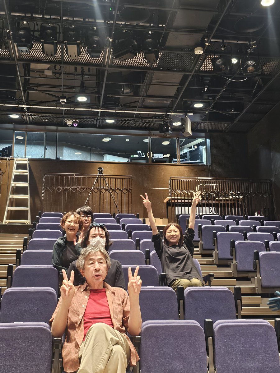 yuko4062's tweet photo. 稽古がないと終わったんだなーと実感しております( ´ω`)ｼｭﾝ
全員初めて共演する方々で
なんなら自分がお客さんとして観ていた舞台に出ていた方々で
稽古初日はビビってたんだよなー私😅
みんないい人過ぎてすぐ大丈夫になったけど♥ https://t.co/wKgGINjPjp