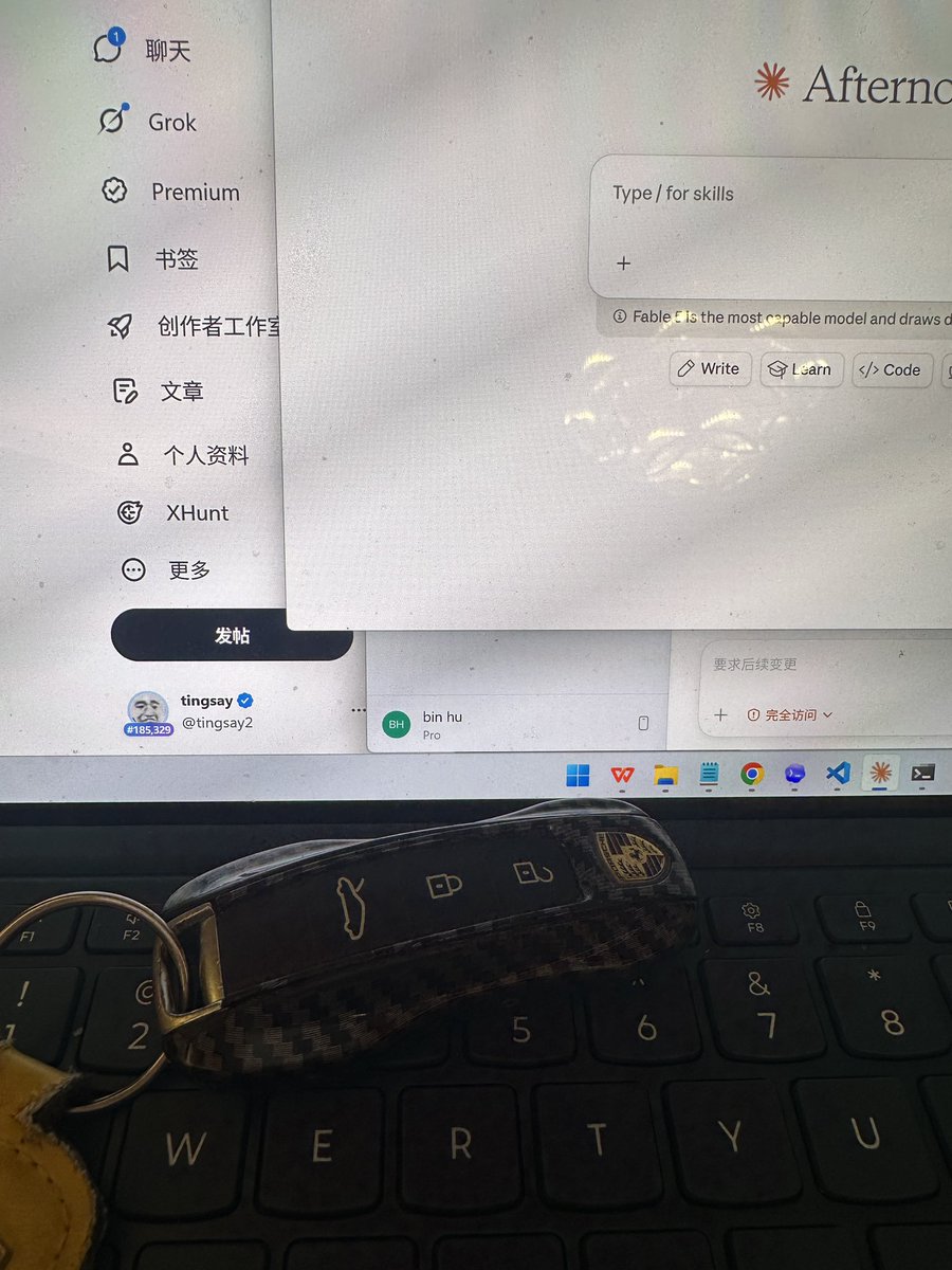 tingsay2's tweet photo. 记得24年，空投突然爆发，每个月有一二百万的入账，从负债到A8，看了房提了911，没想到啊没想到，如今天天跟AI扯皮，加个98还得赶礼拜五一升能减一块钱。故事肯定没结束，空投也肯定没死。 https://t.co/1ORyco963L