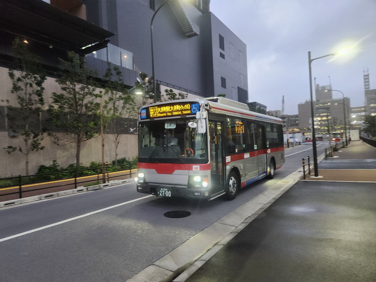 wa_461's tweet photo. 「品川事業本部 東京総合車両ベース」にちゃんと改名しています

羽田行きリムジンと井01のバス乗り場もトラックスのロータリーに変わりました https://t.co/38wevGNYfw