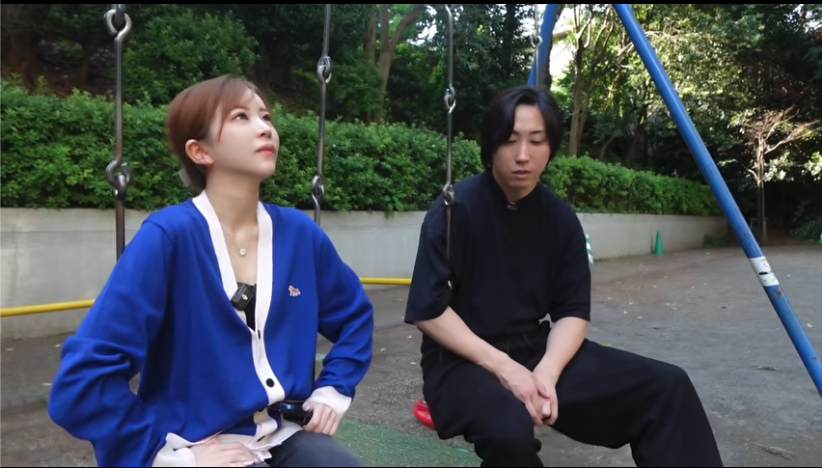 Nokin616's tweet photo. このタイミングでこの動画を出せるのは、多分リノさんだけだと思った。

「ラストコールを辞退します」
炎上が続く溝口さんに、人気キャバ嬢のリノさんが1時間かけて本音を話した。

①「あなたが、みんなのためにって思わせなくしたんですよ」 嫌いだからじゃない。

みんなも、溝口さんのことが嫌いなわけじゃない。
「一緒にいることでマイナスがある」という捉え方をしている。

最初はみんな褒めていた。
リノさんも裏で褒めていた。
でもそれが変わっていった。

「私だってみんなのためにって思ってたのに、そう思わせなくしたのは溝口さんじゃないですか」

②41歳に「まず大人になってほしい」 炎上のたびに謝罪文が出る。

でも読むと、謝罪より言い訳の方が大きく感じる。

「8割が相手が悪くて、2割が溝口さんだとしても、謝っておいた方がみんなを守れる」
「まず大人になってほしい」

ラストコールの女の子たちは12時間詰め込まれて撮影している。
「みんなのため」と言いながら、みんなのための行動をしていない。
リノさんはそう言った。

③「仲間思いで仕事も早くて思いやりもある。だからやばいやつなんですよ」

いいところは分かってる。
コンテンツ力もある、熱い男でもある。
でもそれと同時に、本当にやばい人でもある。

自分がみんなから怖がられていることすら知らなかった。
「こんなに俺のことみんな怖がってたのか」と、この動画で初めて気づいたと言っていた。

約1時間の対話の終わりに溝口さんが言った言葉。
「変われるかわかんないけど、変わりたいっていう気持ちにはなってて。これは本心」

「人生で初めて」と付け加えた。
41歳で、人生で初めて。