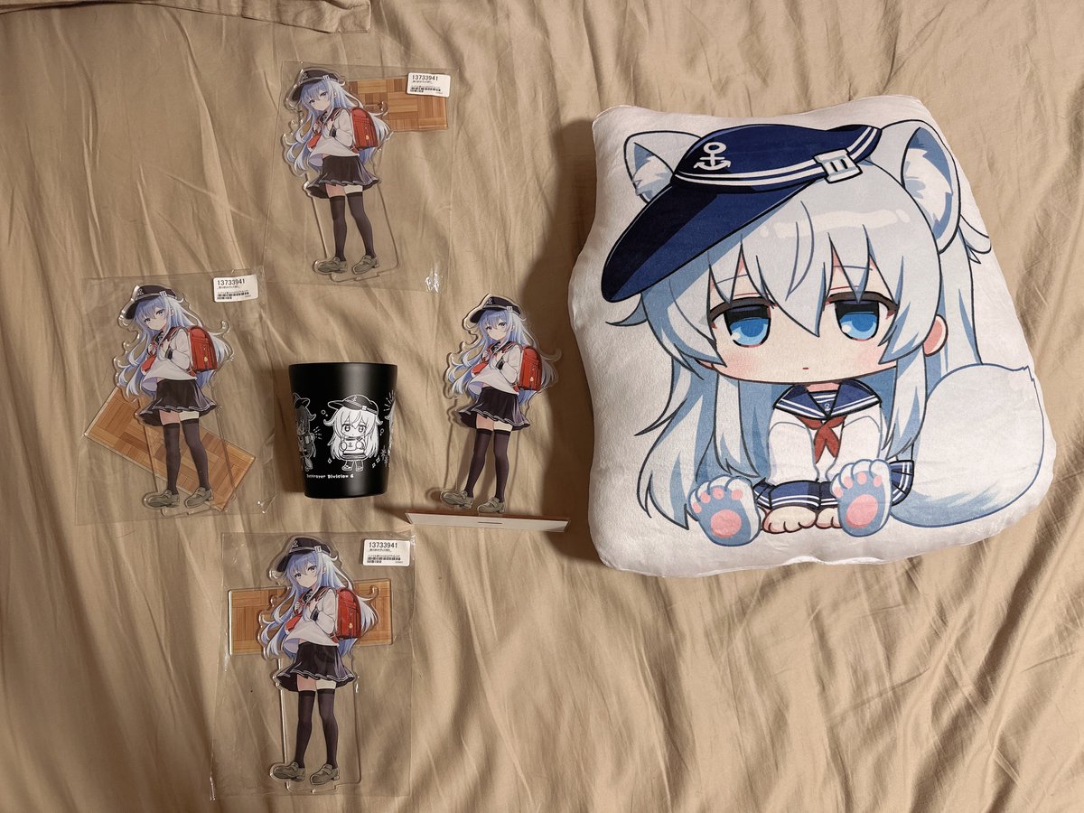 kiri2002same's tweet photo. @cafe_blanc 本原もかさんのグッズが届いた！響ちゃん、めっちゃ可愛い🥰 ランドセル背負ってる姿もけもみみも、どっちも大好きすぎる～ちっちゃいのがいい、ちっちゃいのがいい😋 こんなに響ちゃんに囲まれて、心も体も癒やされる感じ😇 https://t.co/JbhQKcfR7e