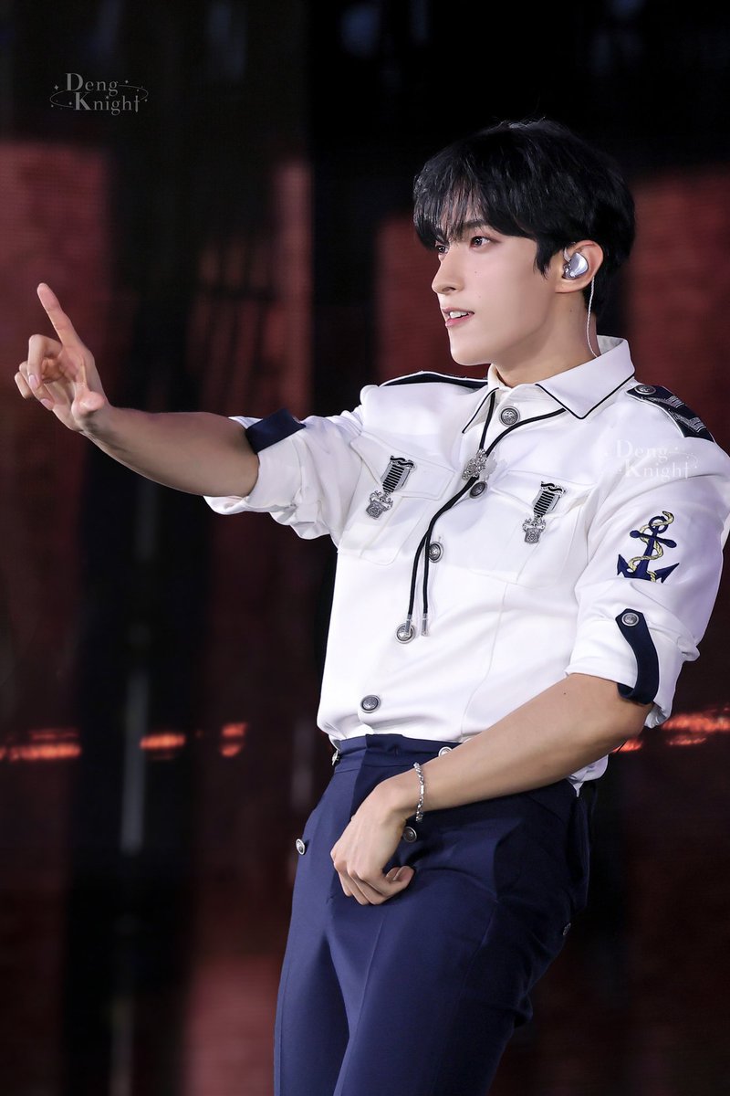 DengKnight9721's tweet photo. 260620  CARATLAND

Donnie ദ്ദി -᷅ ·̫ -᷄ )✧︎

#SEVENTEEN #DK
#도겸 #이석민 #ドギョム https://t.co/XLnzZUDDRZ