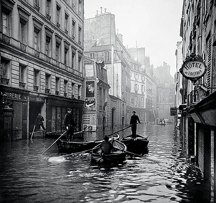ParisAMDParis's tweet photo. Crue de la Seine. 
1910. Paris Big Flood https://t.co/2p8sMPrq9S