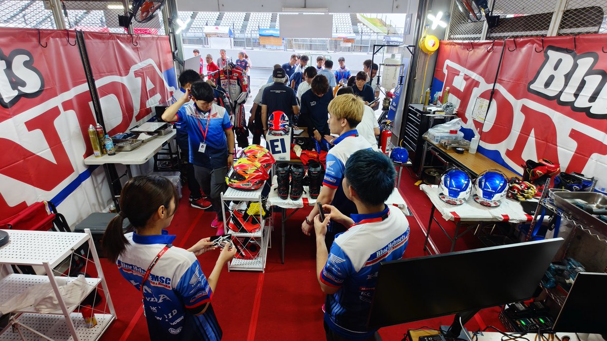 BlueHelmetsMSC's tweet photo. Day6 7/2(木)車検日
今日は走行はオフ、セットアップと車検を行い、明日からの予選・決勝に備えます。

#Honda #BlueHelmetsMSC #鈴鹿8耐 https://t.co/V5WbNWGK45