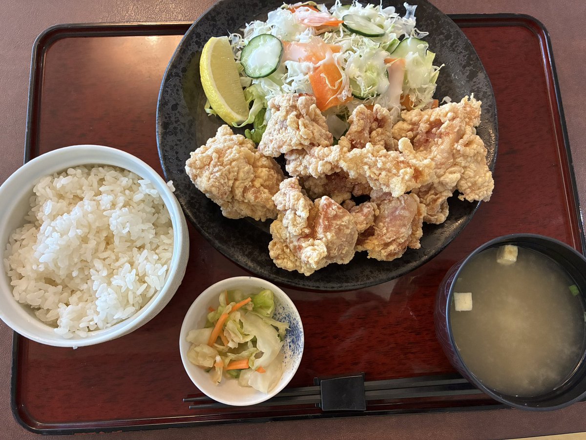 ando_improv's tweet photo. 夏のあれを頂いたので飯を作らない。

となり町でネパール系カレーも良いなと思いつつ、たまには居住地にもお金を落とす。ごちそう様。 https://t.co/kvzcX78dL0