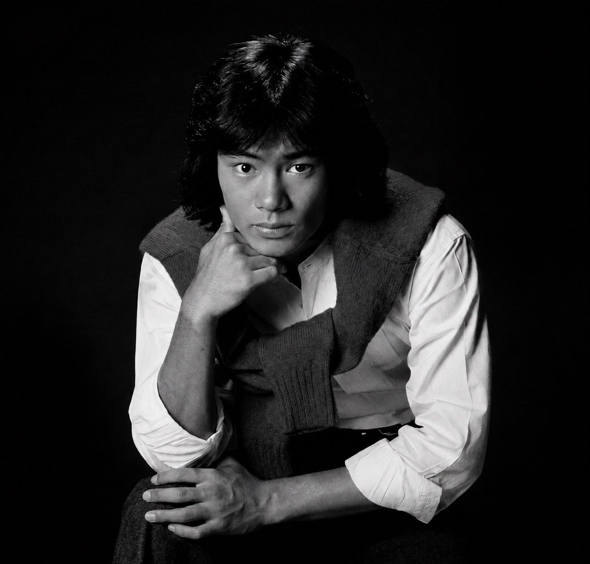 ExpressKyoudai's tweet photo. Descanse em paz, Hikaru Kurosaki.

Obrigado por dar vida a um herói que atravessou gerações e marcou para sempre o coração dos fãs brasileiros. Sua presença, sua coragem e a magia de Jaspion continuam vivas em cada lembrança.

RIP, Hikaru Kurosaki. 🖤 https://t.co/Qv49fwoYWx