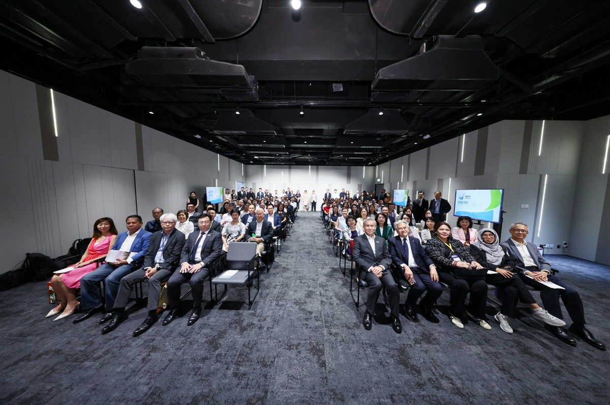 hsitp_org's tweet photo. Proud to welcome over 100 ASEAN leaders from business, government &amp; academia to HSITP—a sign of deepening HK-Southeast Asia collaboration. Delegates explored our rapid progress toward becoming a global I&amp;T hub. Looking forward to forging impactful partnerships across GBA &amp; ASEAN. https://t.co/Bq7rVulaln