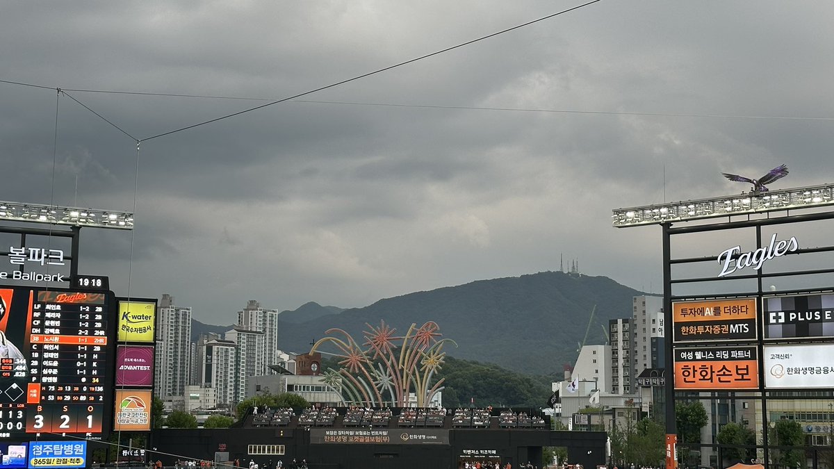 F19HEv2's tweet photo. 현재 야구장하늘상황 https://t.co/ca1F1LMmWh