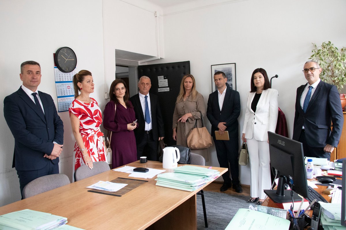 Marija_Buhac's tweet photo. #vladahnzk #vstvbih
Radni posjet Općinskomu sudu u Konjicu u sklopu aktivnosti koje se vode s ciljem iznalaženja trajnoga rješenja za suvremen i funkcionalan smještaj te pravosudne ustanove:
https://t.co/4yai0rtjym https://t.co/K6QBLSXqVf