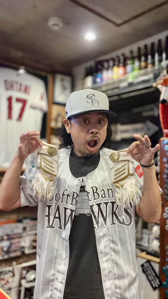 ballpark_bar's tweet photo. 2026.07.02
アップ遅れましたが
OPENしとららます
白装束で2連勝の🦅
今日はどうなんしょ？

BallparkBar🍸
19:00OPEN
23:00CLOSE
バイト3連勤でヘロヘロですが頑張りますw https://t.co/vNH1T9z8uH