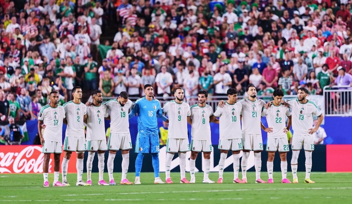 DZFOOTBALLDZ's tweet photo. NOUS SOMMES TOUS AVEC VOUS 💪🇩🇿 https://t.co/GvjrOdxDCE