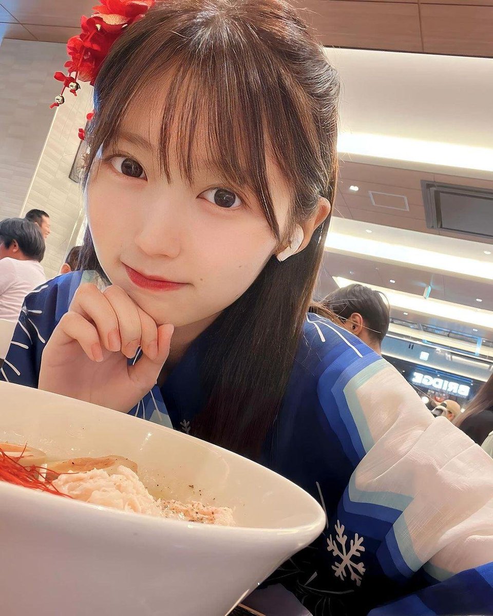 3renasakura10's tweet photo. 今日の日経株、マジでやばい🥺
朝起きてチャート開いた瞬間、
真っ赤っ赤の画面にびっくりしちゃった…
先週コツコツ貯めた分が
一日で半分近く減っちゃうなんて、
私のお金どこに飛んでっちゃったの～
同じように今日損しちゃった人、
「それな～」ってふぁぼ押してね💦 https://t.co/dGiWhnWYxn