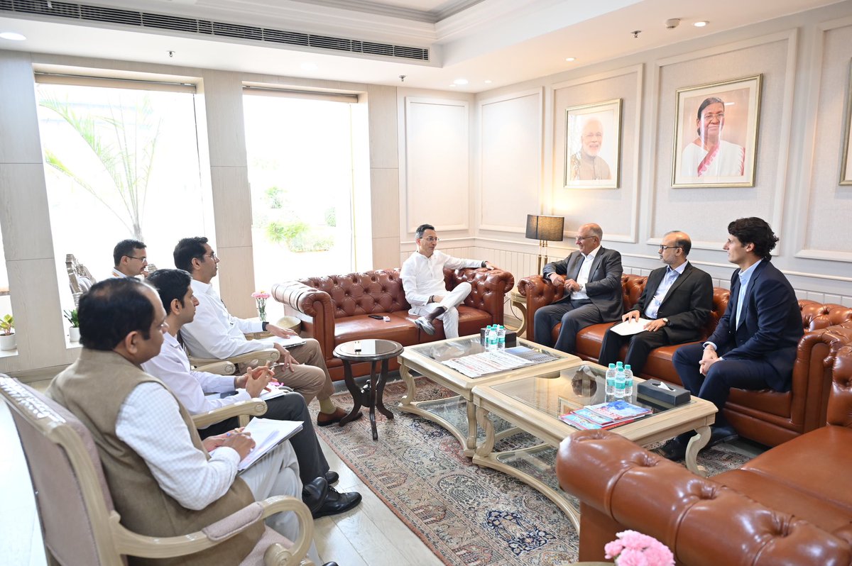 JitinPrasada's tweet photo. Met with Mr. Marwan Shakarchi, Chief Executive Officer of MKS PAMP Group.

Our discussion focused on strengthening India's partnership with global industry, exploring opportunities in manufacturing and value addition. As we move towards a Viksit Bharat, such engagements play an important role in enhancing investment and economic growth. @MKSPAMPGROUP