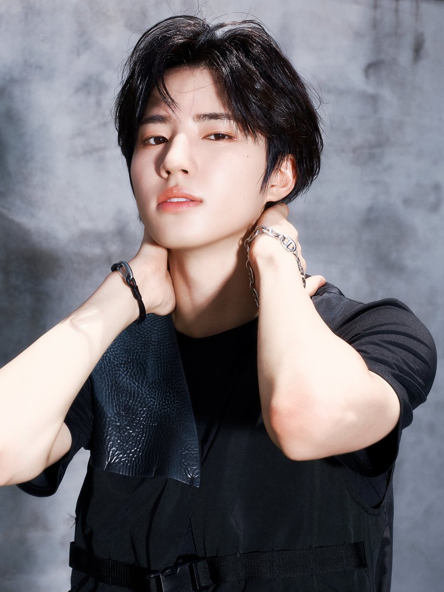 AEN_offcl's tweet photo. AEN THE 1ST EP [A NEW ERA OF NOW]
‘Clockwise’ PERFORMANCE FILM CONCEPT PHOTO

#HARUTO #하루토

2026.08.05 6PM (KST/JST) Release

#AEN #에이엔 #エイエン
#A_NEW_ERA_OF_NOW
#Clockwise https://t.co/ORutbmkSBW