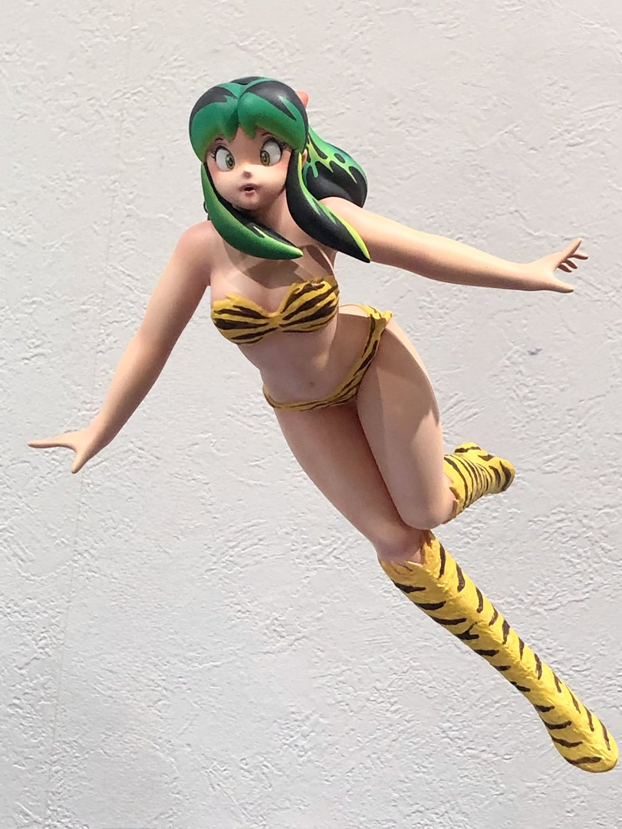 ochi_0033's tweet photo. ｢飛んでラムさん」
ラムさんの飛んでいる姿を作る時にスタンド軸をどう処理するか？は最大の悩みどころ。体には絶対に取り付けたくは無かったので後ろ髪に設けることに。バランスをとりながら位置決めや髪の形は悩みまくったな。スキンダイビングの姿を参考にしてポーズ決めは我ながら正解。 https://t.co/L6MofGmGu7
