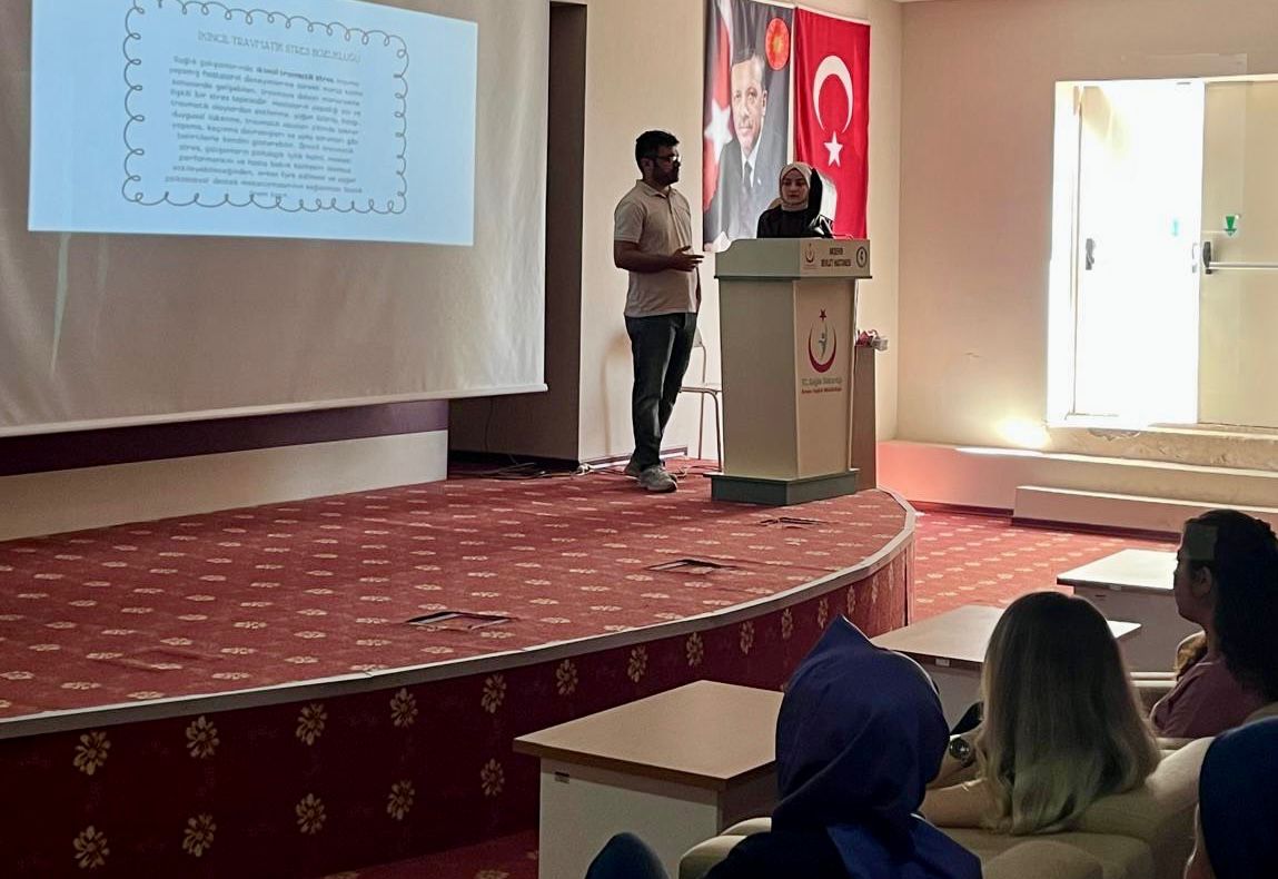 AksehirDh's tweet photo. Sağlık Çalışanlarına Psikolojik Dayanıklılık Eğitimi

Hastanemiz, çalışanlarının aidiyet duygusunu güçlendirmek, motivasyonlarını artırmak ve ruhsal iyilik hallerini desteklemek amacıyla eğitim faaliyetlerine devam ediyor.
https://t.co/KlCklkUXdM https://t.co/kX9MthdYV5