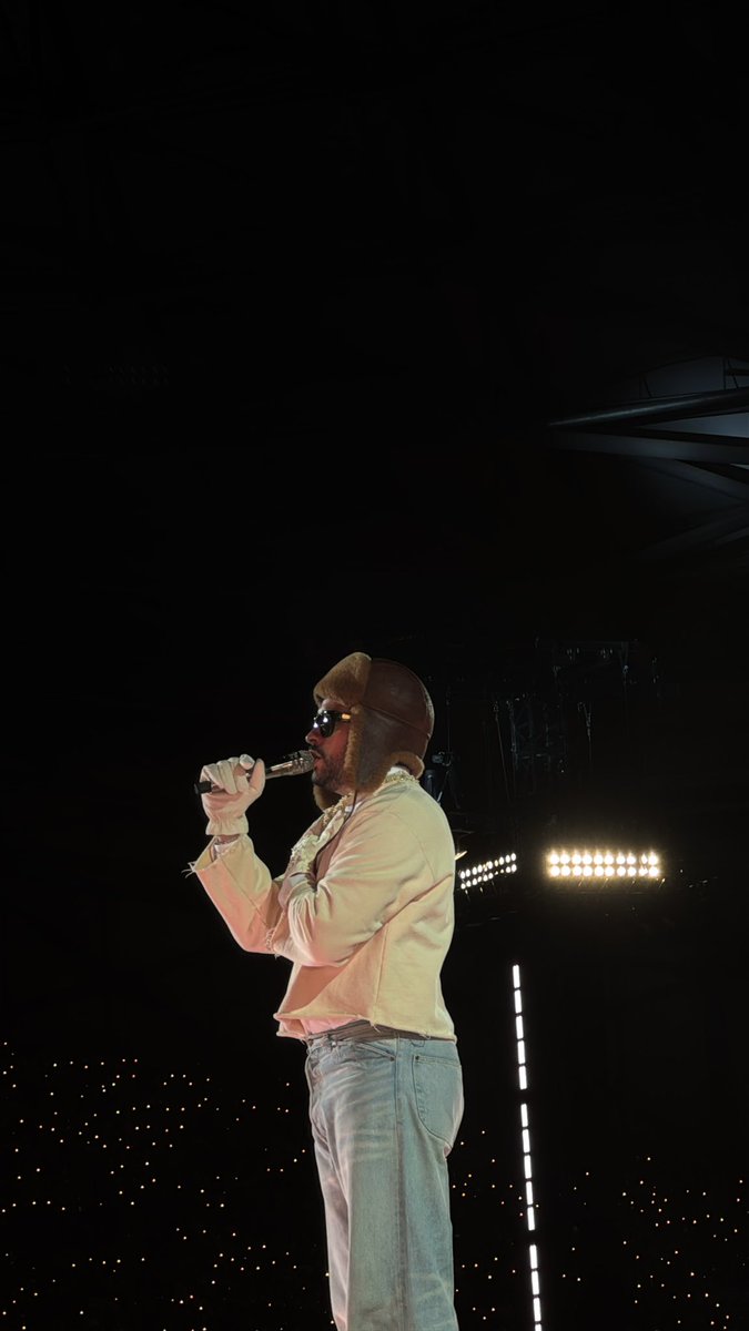 main_bouteille's tweet photo. je faisais le concert avec le mauvais lapin en fait :’) 

LE CONCERT IIIIINCROYABLE JE M’EN REMETS PAS https://t.co/z2FK92qpJL