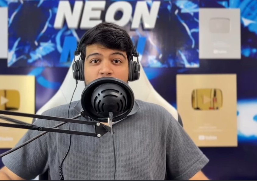 hajarkagalwa's tweet photo. Between Neon Man and NeuzBoy, whose Youtube videos do you watch more to stay updated? https://t.co/yThpcoS7Ew