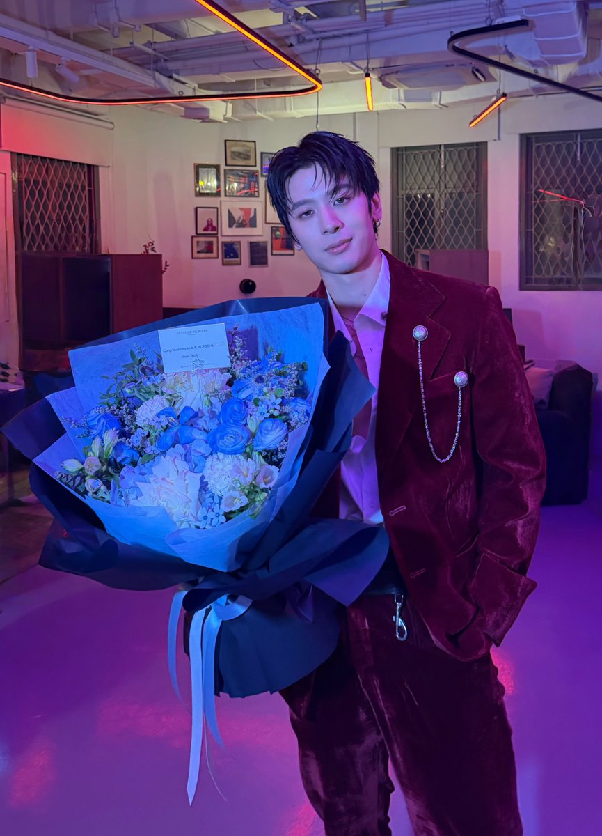 BUS_SONRAY's tweet photo. ขอแสดงความยินดีกับ @gliide_music และพี่ #SVRN ในงาน ‘OVERHOPED: MV PREMIERE EVENT – From A Word That Never Existed to A Feeling Everyone Knows’ 🎉✨
ขอให้เพลง #OVERHOPED ประสบความสำเร็จ และได้รับความรักจากทุกคนเยอะ ๆ เลยนะครับ 💙
 
#OVERHOPEDTheMVPremiere
#BUSbecauseofyouishine https://t.co/7ilU8vBsDj