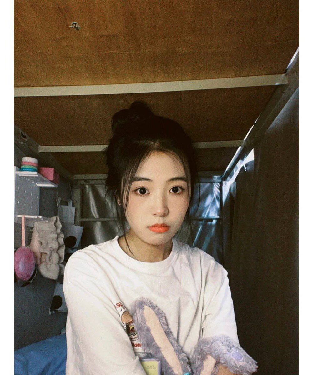 sviderek's tweet photo. 这个眼神能不能让你更加的宠爱我？ https://t.co/M603pD9sF6