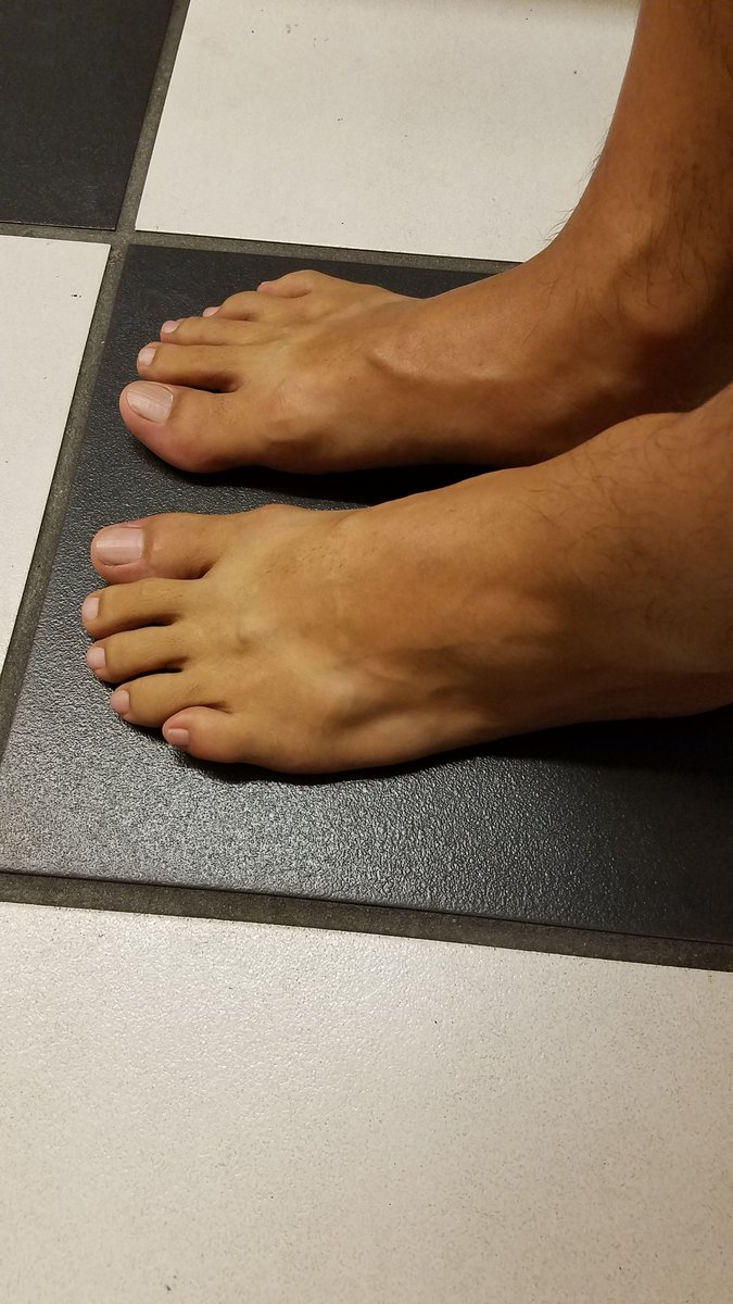 Menfeettops4 tweet media
