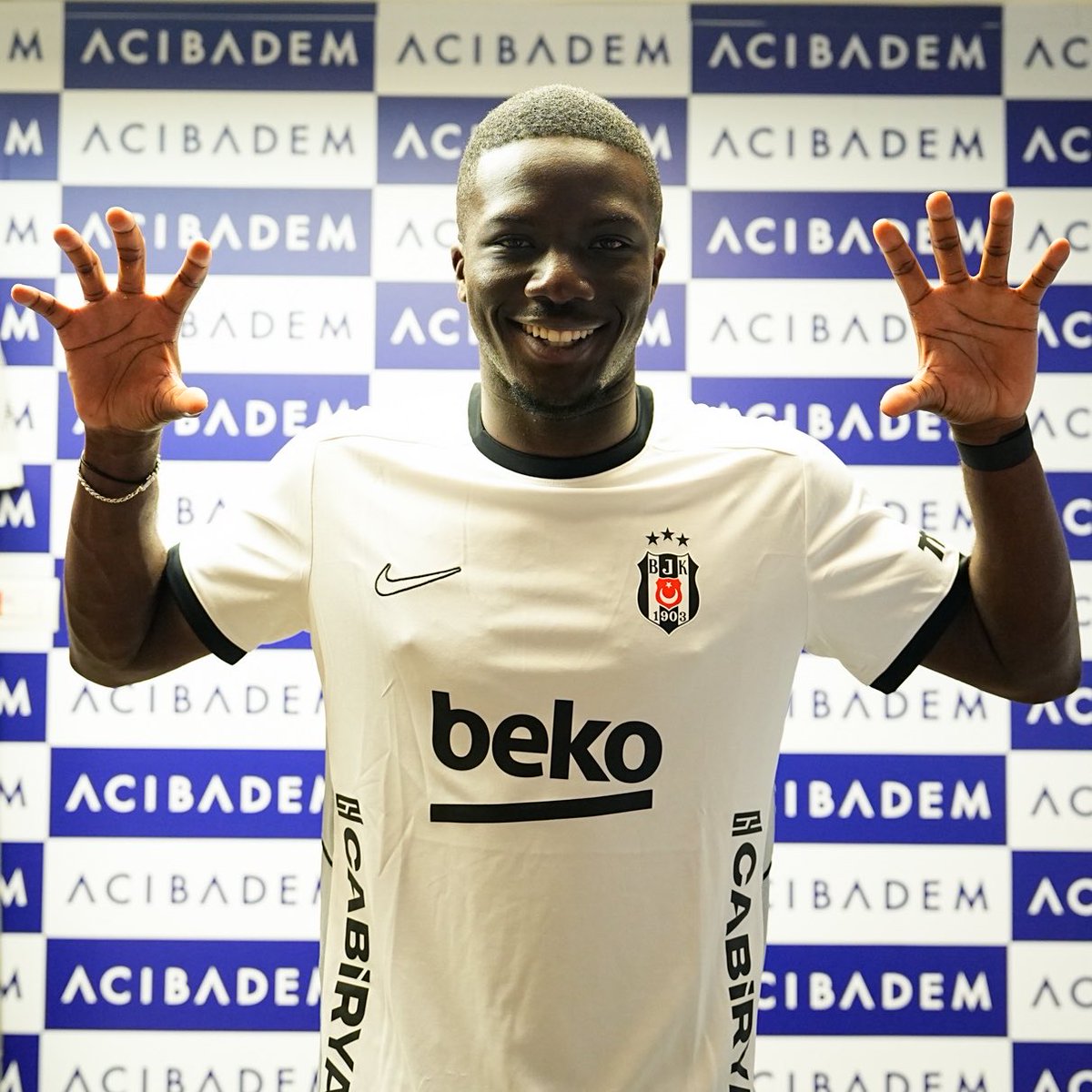 HaberKartali's tweet photo. Kassoum Ouattara, sağlık kontrolünden geçti. https://t.co/HnxfZaJBHg