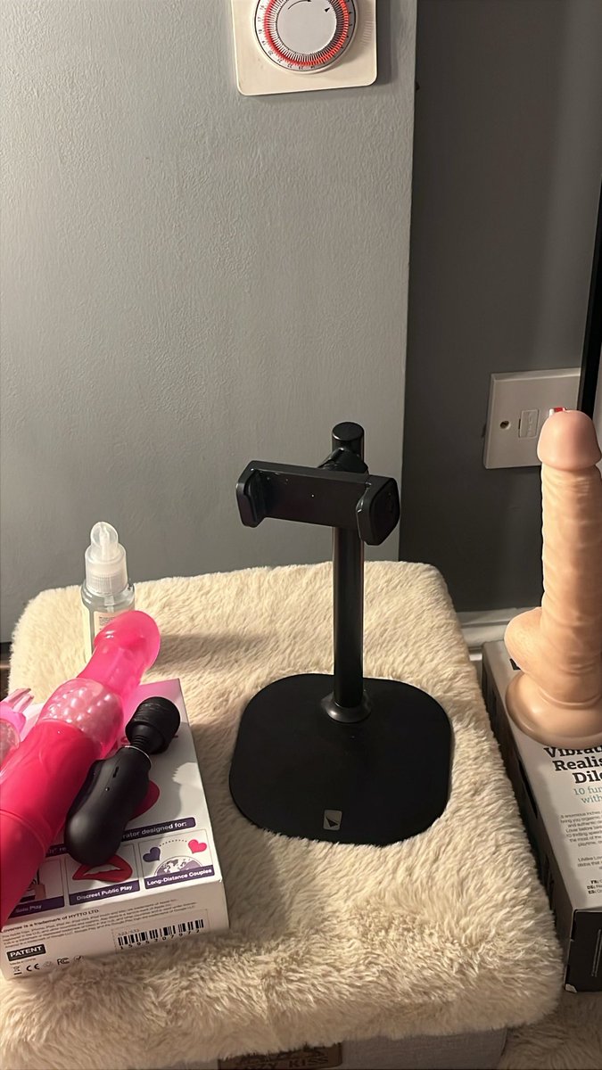 amoomoo2468's tweet photo. This phone stand is amazing!!!! I love putting my phone here when i sleep 🛏️💦 https://t.co/6vxgc6WXjq