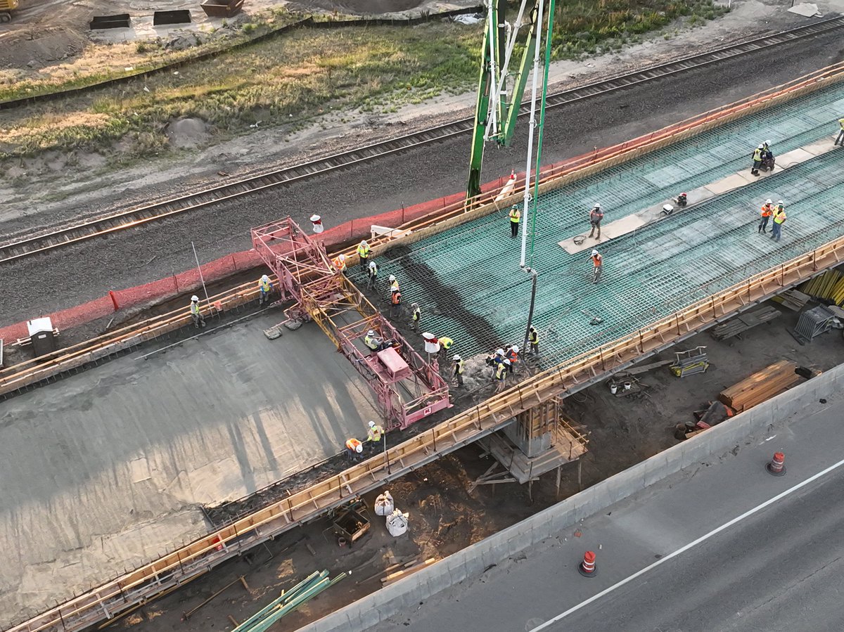 Kraemer_NA's tweet photo. 🚧 Progress continues on the I-25 Exit 179 Crystal Valley Interchange in Castle Rock.
✅ Northbound ramps open
✅ Southbound ramp bridge deck poured
✅ New bridge completed
Improving safety and connectivity. Completion expected in 2027.
#CastleRock #CDOT #I25 #Colorado #Kraemerna https://t.co/3VEBPudcLl