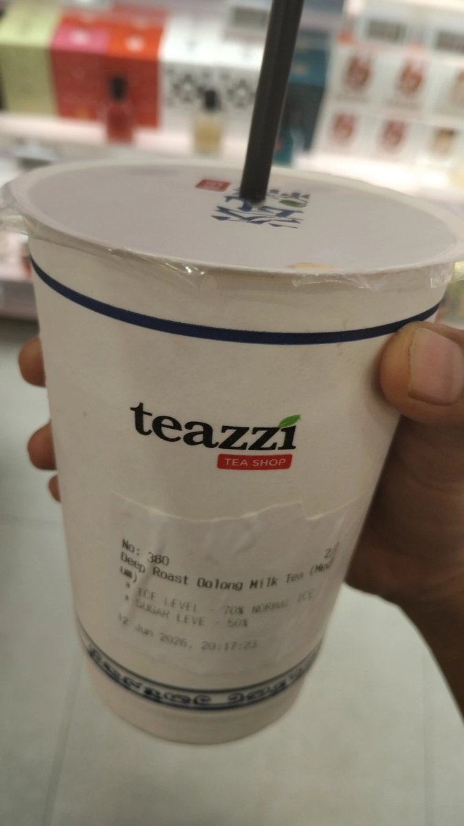 matchacryyy's tweet photo. Setelah mencoba duo milk tea ini, aku prefer ke chagee karna teh dia lebih wangii dan lebih berasaa

Definisi kalo nyari rasa yg dominan teh bisa pilih chagee, kalo mau yg dominan susu bisa pilih teazzii https://t.co/3hFTQSoPG3