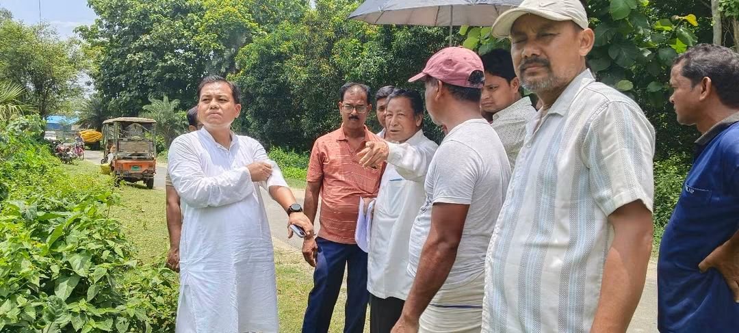 TapasChandraRoy's tweet photo. আজ কুশমন্ডি ব্লকের অন্তর্গত বিভিন্ন অঞ্চলে সরকারি প্রতিনিধিদের সঙ্গে নিয়ে উন্নয়নমূলক বিভিন্ন কাজের অগ্রগতি পর্যালোচনা ও ভবিষ্যৎ পরিকল্পনার লক্ষ্যে একাধিক স্থান পরিদর্শন করা হলো।

#কুশমন্ডি #উন্নয়ন #জনসেবাই_প্রথম #Kushmandi https://t.co/7dhL7pc2C1